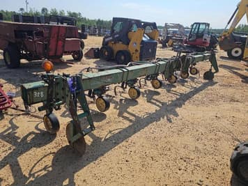 Main image John Deere 825